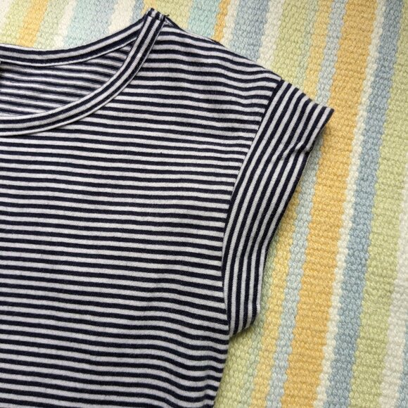 GAP Striped knit dress size 5T - Picture 3 of 8